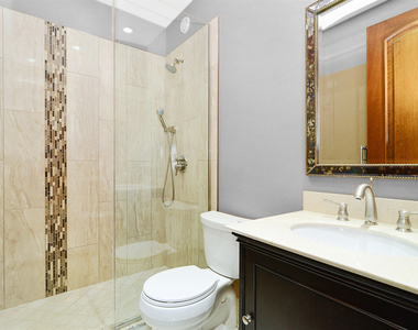 211 E Ohio Street - Photo Thumbnail 6