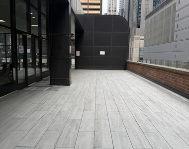 211 E Ohio Street - Photo Thumbnail 13