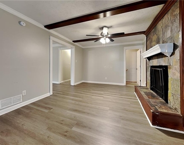 2755 Hickory Circle - Photo Thumbnail 3