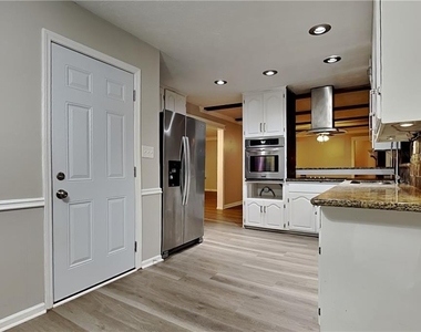 2755 Hickory Circle - Photo Thumbnail 5