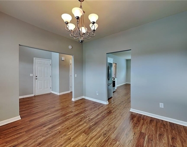 6430 Queensdale Drive - Photo Thumbnail 4