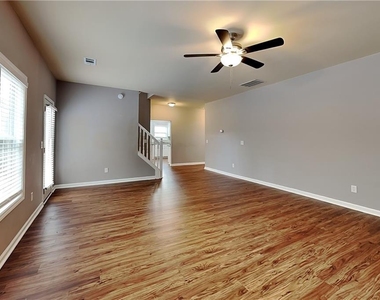 6430 Queensdale Drive - Photo Thumbnail 2