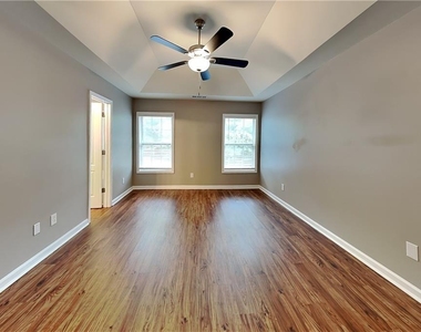6430 Queensdale Drive - Photo Thumbnail 7