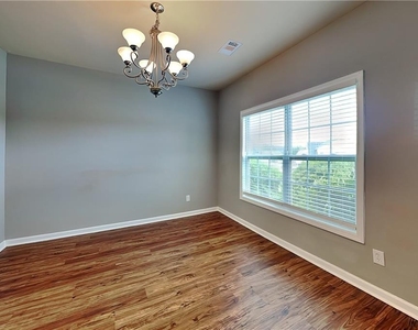 6430 Queensdale Drive - Photo Thumbnail 5