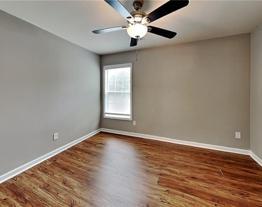 6430 Queensdale Drive - Photo Thumbnail 10