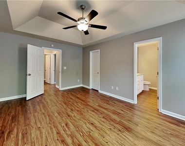 6430 Queensdale Drive - Photo Thumbnail 6