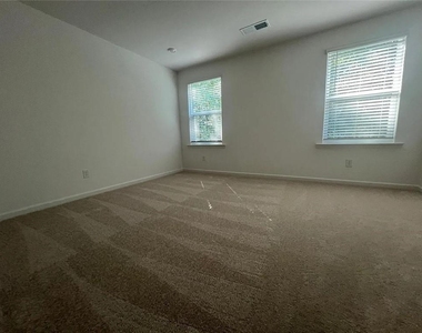 705 Evergreen Road - Photo Thumbnail 9