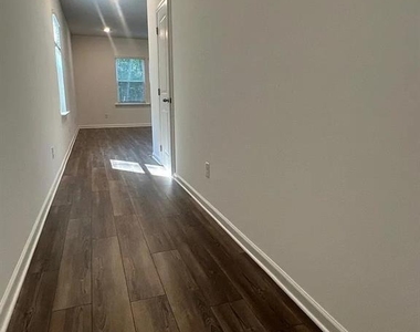 705 Evergreen Road - Photo Thumbnail 2