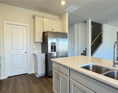 228 Water Oak Way - Photo Thumbnail 3