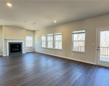 228 Water Oak Way - Photo Thumbnail 10