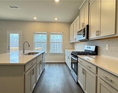 228 Water Oak Way - Photo Thumbnail 6