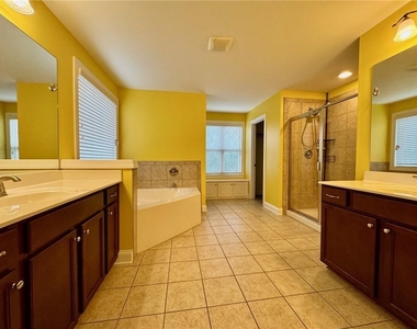 1514 Chelsea Falls Lane - Photo Thumbnail 17