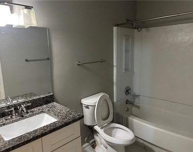 5031 Bell Drive Se - Photo Thumbnail 3