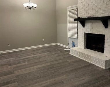 5031 Bell Drive Se - Photo Thumbnail 4