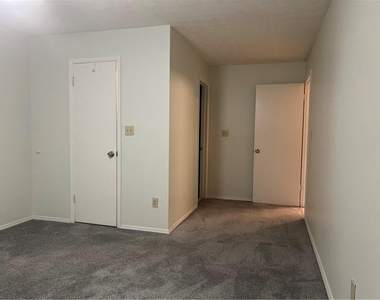 1648 Raleigh Circle Se - Photo Thumbnail 14
