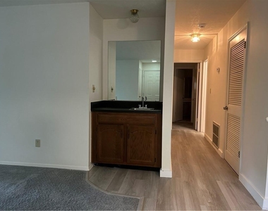 1648 Raleigh Circle Se - Photo Thumbnail 11