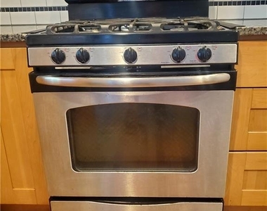 1042 Ne Saint Charles Avenue Ne - Photo Thumbnail 21