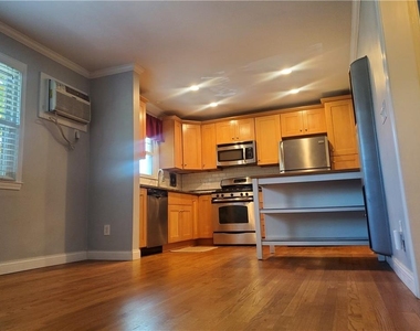 1042 Ne Saint Charles Avenue Ne - Photo Thumbnail 5