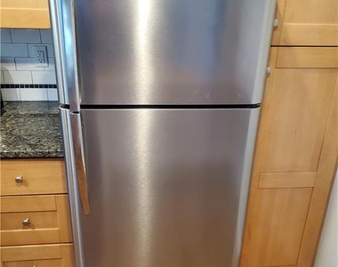 1042 Ne Saint Charles Avenue Ne - Photo Thumbnail 24