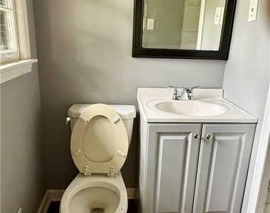 1821 Sandringham Drive Sw - Photo Thumbnail 5