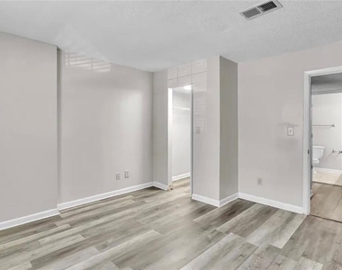 6900 Roswell Road - Photo Thumbnail 10