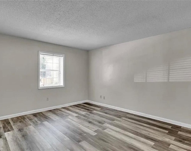 6900 Roswell Road - Photo Thumbnail 8