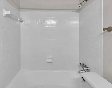 6900 Roswell Road - Photo Thumbnail 13