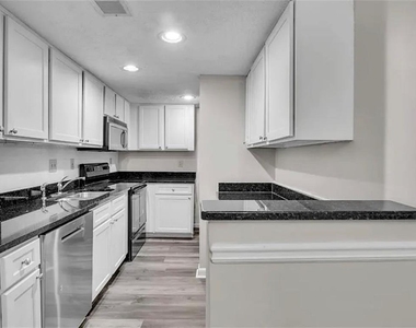 6900 Roswell Road - Photo Thumbnail 14
