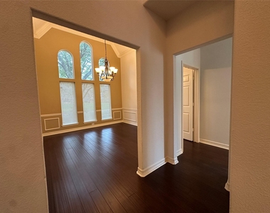 3206 Oakland Drive - Photo Thumbnail 6