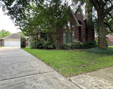 3206 Oakland Drive - Photo Thumbnail 2
