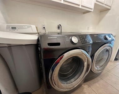 3206 Oakland Drive - Photo Thumbnail 11