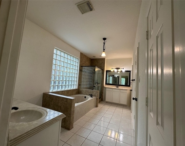 3206 Oakland Drive - Photo Thumbnail 24