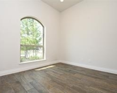 4525 Silver Pine Ct - Photo Thumbnail 16