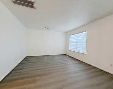 4707 Meadowthorn Court - Photo Thumbnail 24