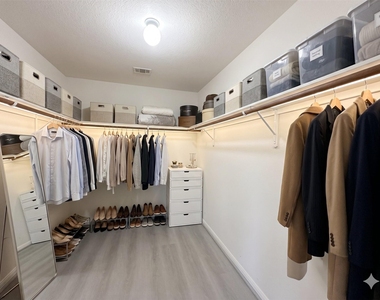 4707 Meadowthorn Court - Photo Thumbnail 20