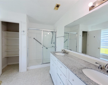 4707 Meadowthorn Court - Photo Thumbnail 19