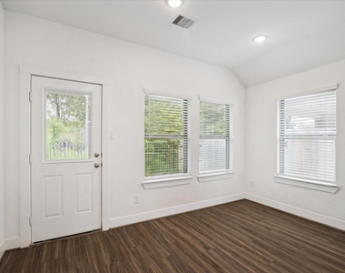 1600 Portia Lane - Photo Thumbnail 7