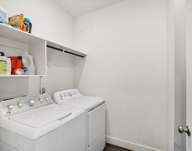 1600 Portia Lane - Photo Thumbnail 14