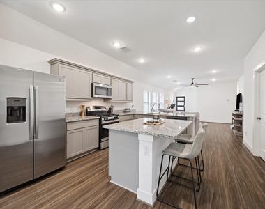 1600 Portia Lane - Photo Thumbnail 5