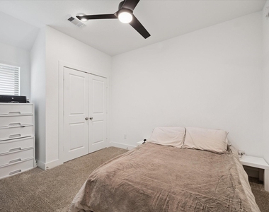 1600 Portia Lane - Photo Thumbnail 11