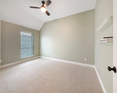 28173 Knight Peak Drive - Photo Thumbnail 10
