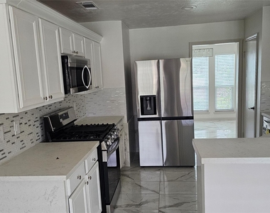 23510 Stratsborough Drive - Photo Thumbnail 10