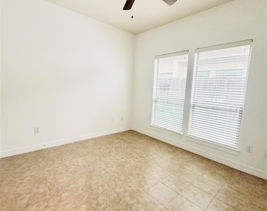 3846 Center Street - Photo Thumbnail 9