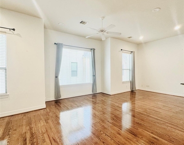 3846 Center Street - Photo Thumbnail 19