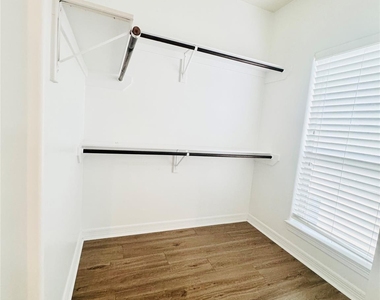 3846 Center Street - Photo Thumbnail 23