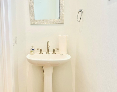 3846 Center Street - Photo Thumbnail 13