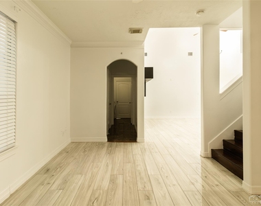 10904 Panther Court - Photo Thumbnail 9