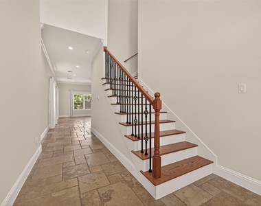 2211 Silverbonnet Street - Photo Thumbnail 5