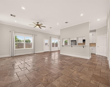2211 Silverbonnet Street - Photo Thumbnail 9