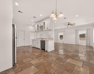 2211 Silverbonnet Street - Photo Thumbnail 11